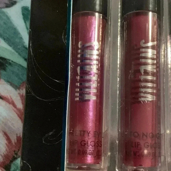 🤎SOLD🤎NWT Disney Villain Ladies 5 PK of Lipgloss 5 different shades - Picture 5 of 10